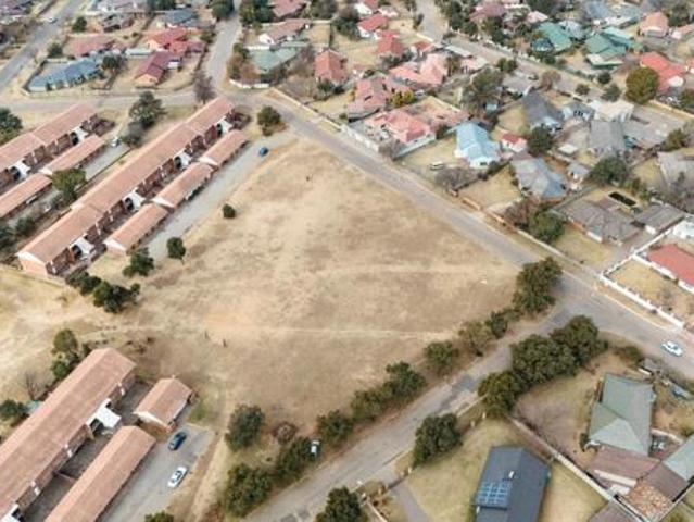 4 233 m² Land available in Emalahleni Witbank Ext 10