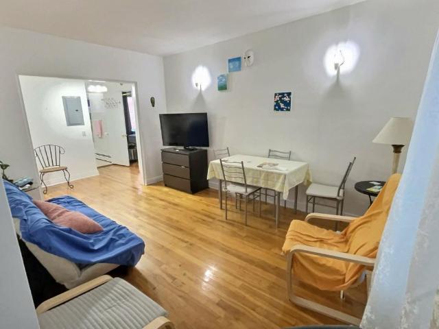 4½ – 2 chambres fermées, duplex tranquille, Parc Extension