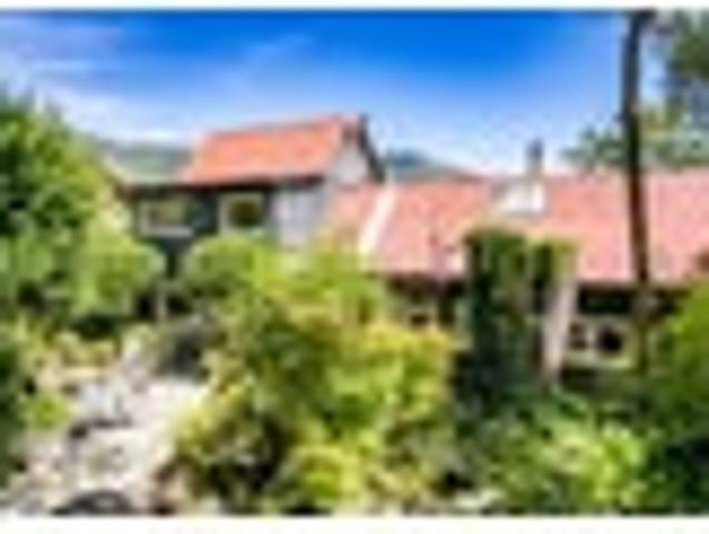 4.39ha of gardens, grazing and views