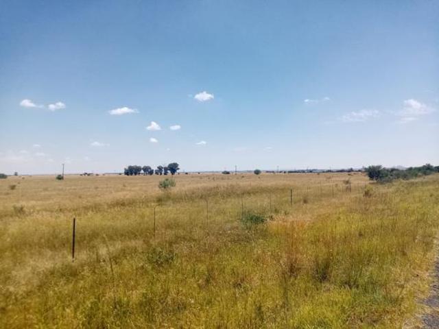 4.3 ha Land available in Martindale