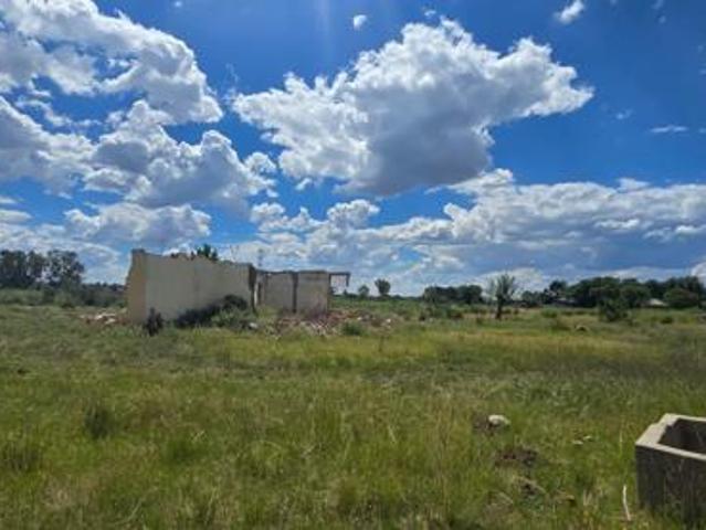 4.3 ha Land available in Roodewal
