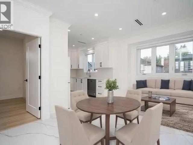 4 3A W 28 AVENUE