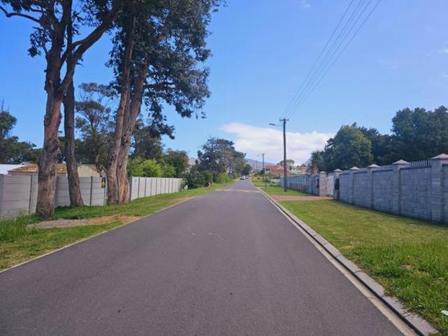 4 461 m² Land available in Kleinmond
