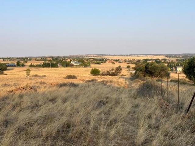 4.4 ha Land available in Bainsvlei