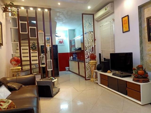 4.4 Tỷ có nhà Bồ Đề Long Biên 36mx5T ÔTô tránh ngõ thông các ngả