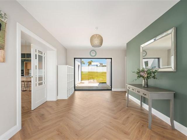 4,500 / month | Moanroe, Garryvoe, Co. Cork Sherry FitzGerald O'Donovan Midleton 5016 MyHome. Ie Lettings