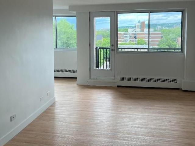 4.5 Apartments Available A louer • For Rent