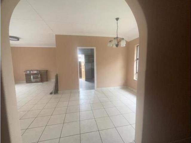 4.5 Bedroom House in Buurendal