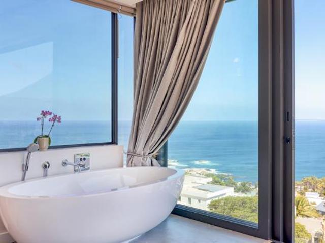 4.5 Bedroom House in Camps Bay