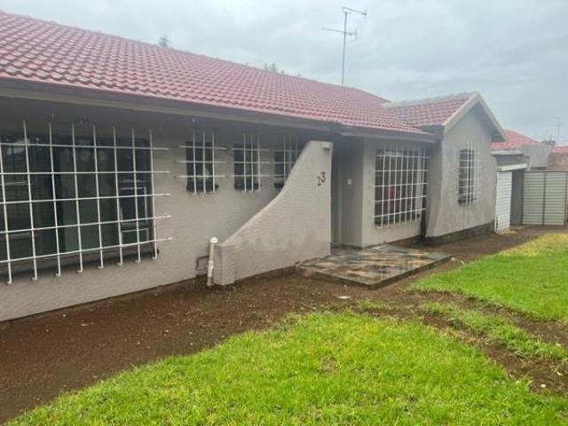 4.5 Bedroom House in Hurlyvale