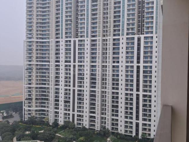 4.5 BHK Apartment in DLF Phase 5 for rent Gurgaon. The reference number is 20998996