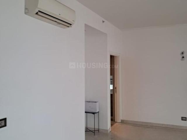 4.5 BHK Apartment in DLF Phase 5 for rent Gurgaon. The reference number is 20999002