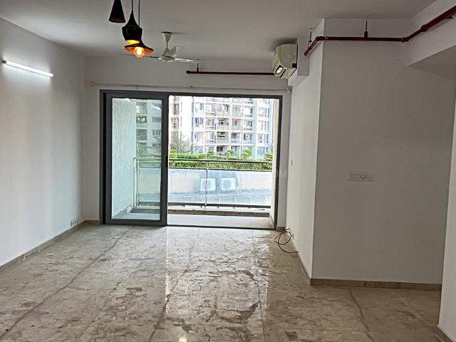 4.5 BHK Apartment in Goregaon West for rent Mumbai. The reference number is 18988383