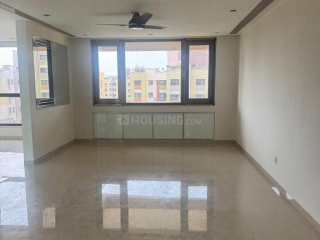 4.5 BHK Apartment in Kalyani Nagar for rent Pune. The reference number is 19964890