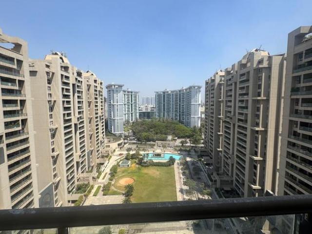 4.5 BHK Apartment in Magarpatta City for resale Pune. The reference number is 19990427