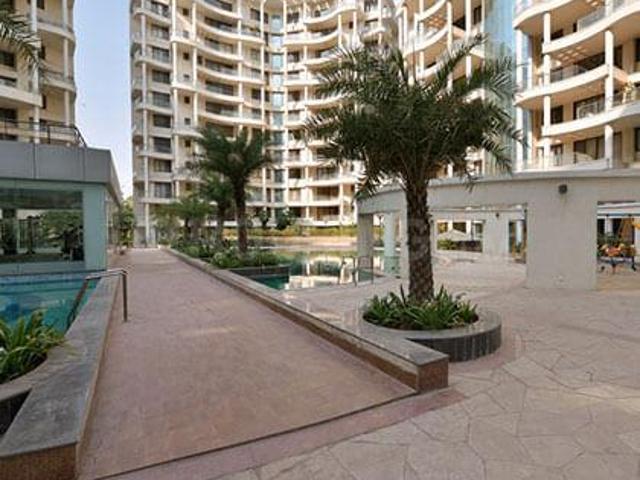 4.5 BHK Apartment in Mohammed Wadi for resale Pune. The reference number is 20463475