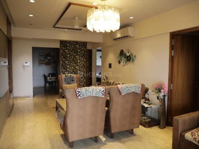 4.5 BHK Apartment in Mohammed Wadi for resale Pune. The reference number is 20409843