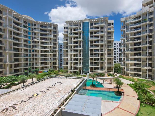 4.5 BHK Apartment in Mohammed Wadi for resale Pune. The reference number is 20644694