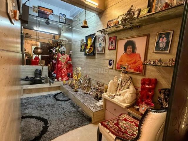 4.5 BHK Apartment in Santacruz West for resale Mumbai. The reference number is 20797763