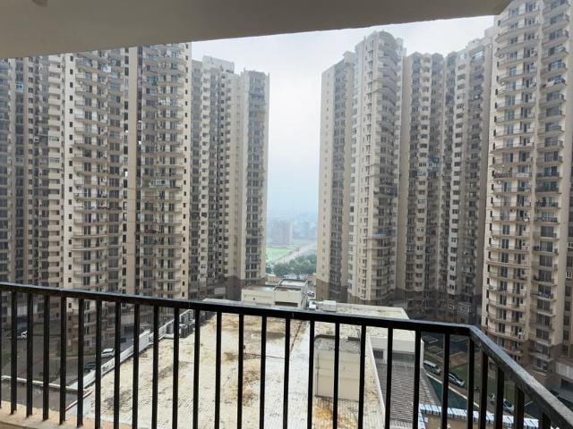 4.5 BHK Apartment in Sector 107 for rent Noida. The reference number is 20652942