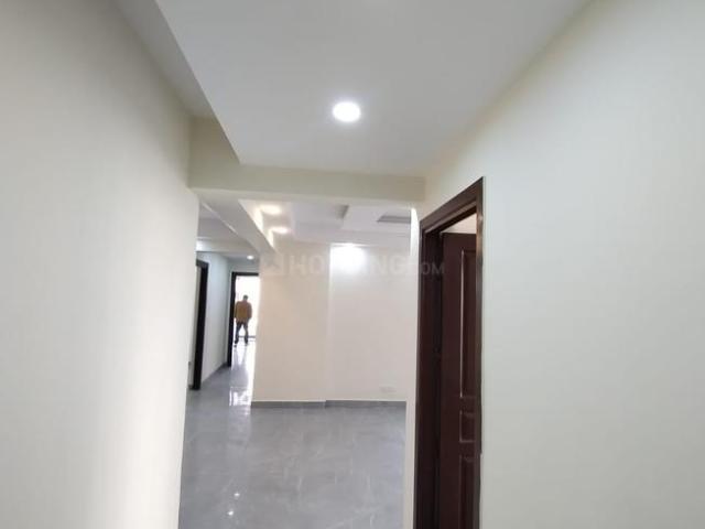 4.5 BHK Apartment in Sector 137 for resale Noida Greater Noida Expressway. The reference number is 15994586