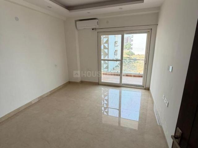 4.5 BHK Apartment in Sector 65 for rent Gurgaon. The reference number is 20106204