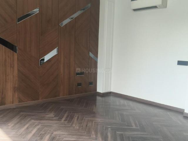 4.5 BHK Apartment in Sector 65 for rent Gurgaon. The reference number is 20241386