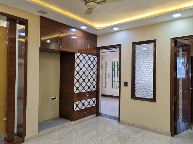 4.5 BHK Apartment in Sector 6 Dwarka for resale New Delhi. The reference number is 19451709