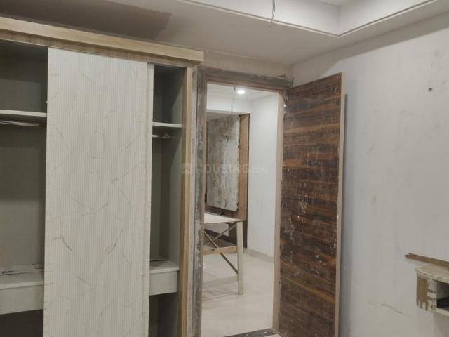 4.5 BHK Apartment in Sector 73 for resale Noida. The reference number is 19985912