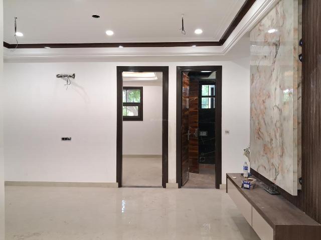 4.5 BHK Apartment in Sector 73 for resale Noida. The reference number is 20231392
