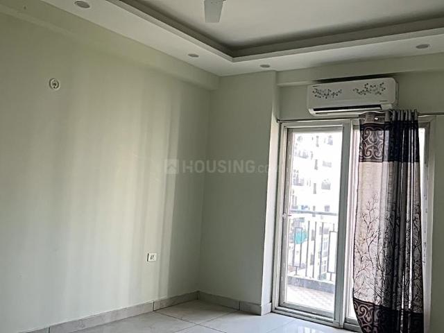 4.5 BHK Apartment in Sector 75 for rent Noida. The reference number is 16183601