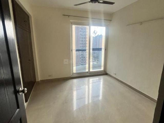4.5 BHK Apartment in Sector 76 for rent Noida. The reference number is 20264619