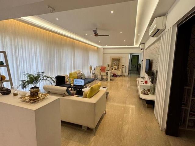 4.5 BHK Apartment in Shivaji Nagar for rent Pune. The reference number is 19646977