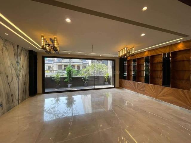 4.5 BHK Independent Builder Floor in DLF Phase 1 for resale Gurgaon. The reference number is 20012595