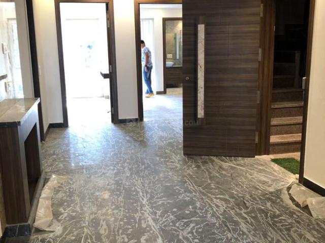 4.5 BHK Independent Builder Floor in DLF Phase 2 for rent Gurgaon. The reference number is 20114659