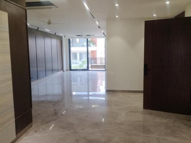 4.5 BHK Independent Builder Floor in DLF Phase 2 for rent Gurgaon. The reference number is 20529880