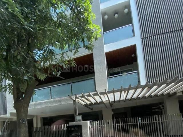 4.5 BHK Independent Builder Floor in DLF Phase 4 for rent Gurgaon. The reference number is 20334199