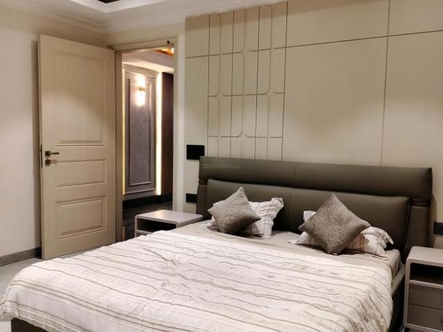 4.5 BHK Independent Builder Floor in DLF Phase 5 for rent Gurgaon. The reference number is 20690225