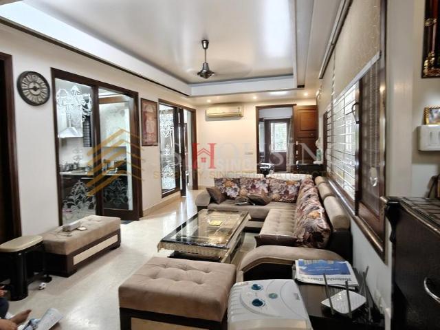 4.5 BHK Independent Builder Floor in East Of Kailash for rent New Delhi. The reference number is 20719414