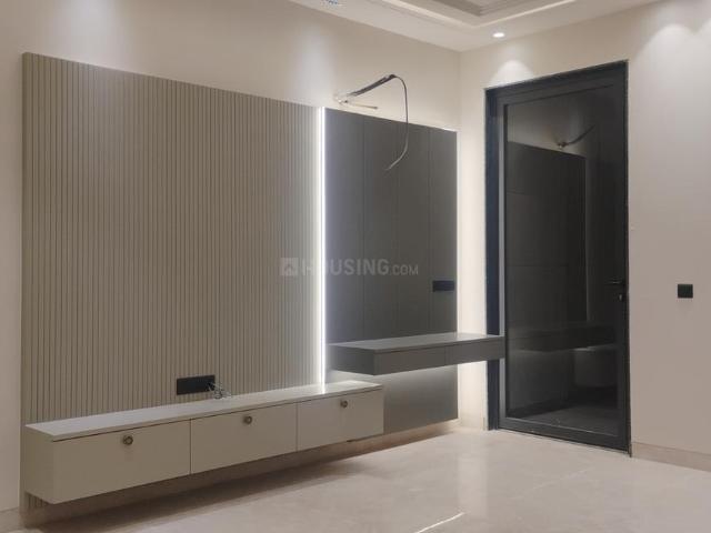 4.5 BHK Independent Builder Floor in Model Town for resale New Delhi. The reference number is 19046113