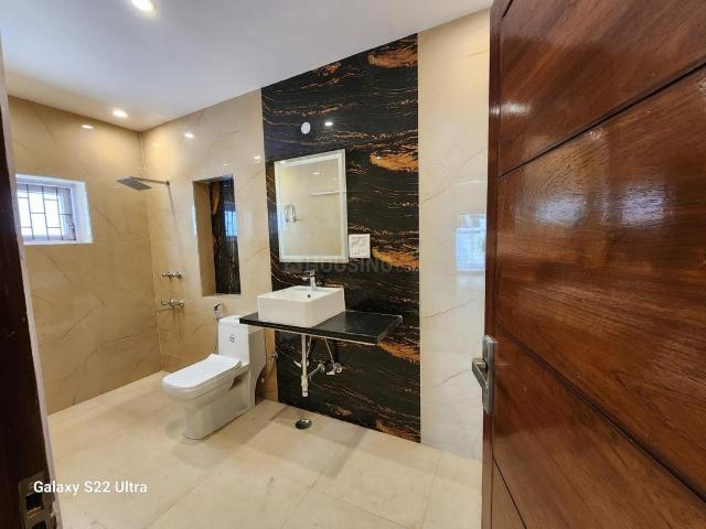 4.5 BHK Independent Builder Floor in South Extension II for rent New Delhi. The reference number is 18501159