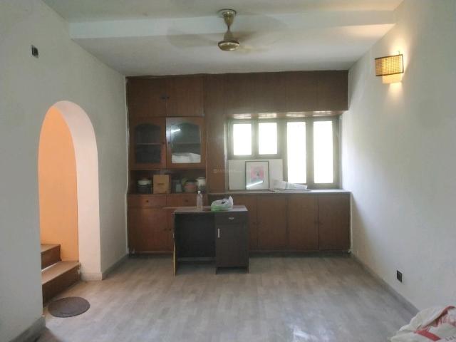 4.5 BHK Independent Builder Floor in Sarita Vihar for rent New Delhi. The reference number is 19700534