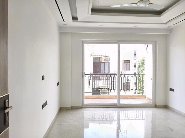4.5 BHK Independent Builder Floor in Sector 55 for resale Gurgaon. The reference number is 20280331
