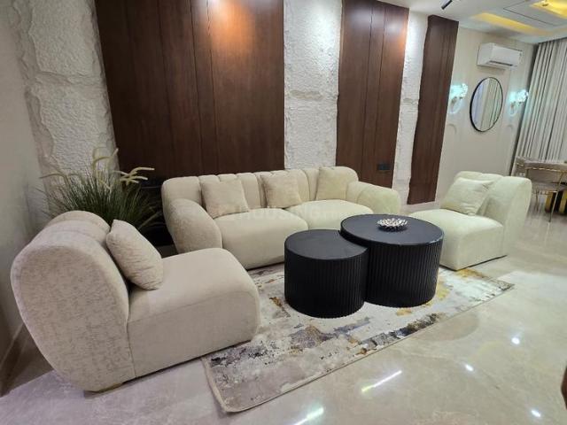 4.5 BHK Independent Builder Floor in Sector 60 for resale Gurgaon. The reference number is 19926404