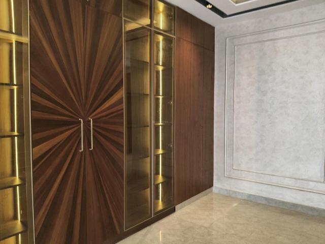 4.5 BHK Independent Builder Floor in Palam Vihar for resale Gurgaon. The reference number is 19811751