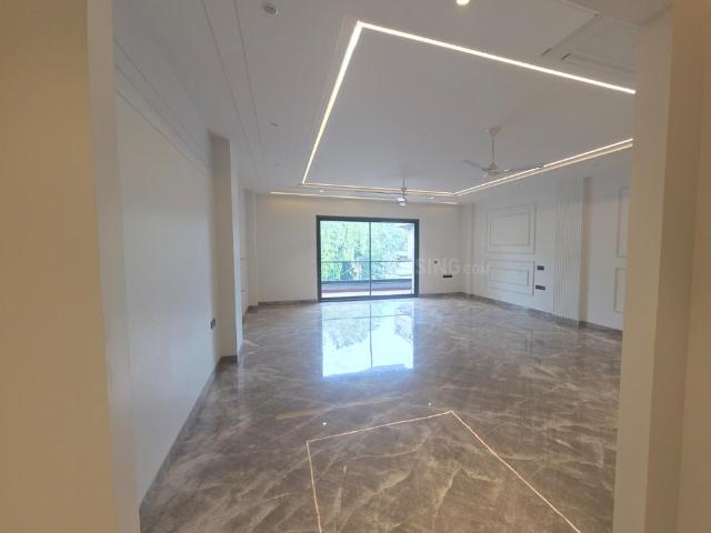 4.5 BHK Independent Builder Floor in Rajouri Garden for resale New Delhi. The reference number is 20975241
