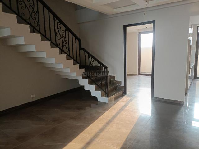 4.5 BHK Independent House in Nabha for resale Zirakpur. The reference number is 20195747