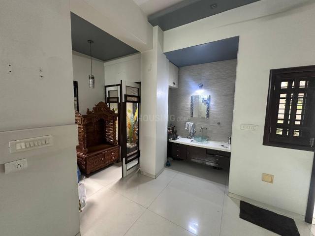 4.5 BHK Independent House in Adajan for rent Surat. The reference number is 19832510