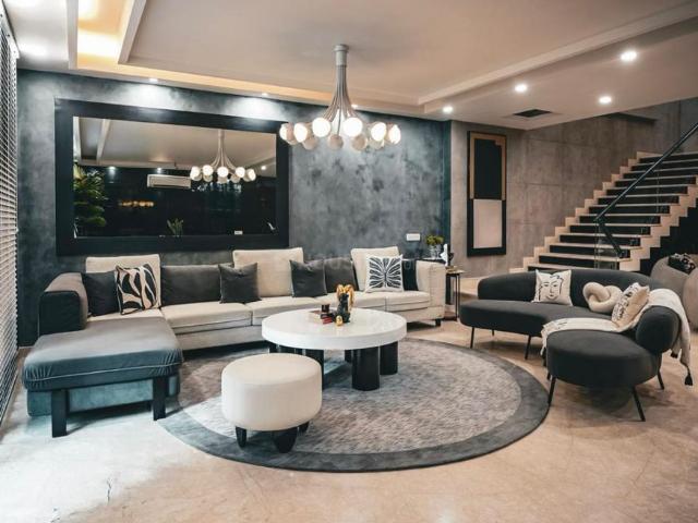 4.5 BHK Independent House in DLF Phase 1 for rent Gurgaon. The reference number is 18812101