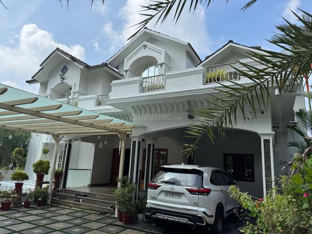 4.5 BHK Independent House in Kakkanad for resale Kochi. The reference number is 20010873